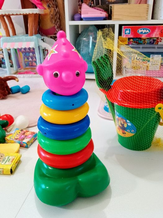 Piramidka 32 cm plastikowa