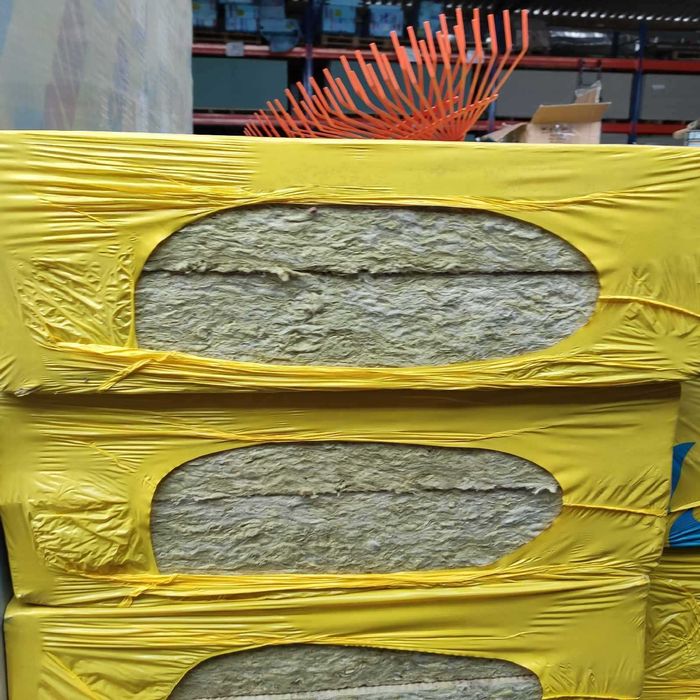 Вата IZOVAT фасадна, рулонна, м'яка.