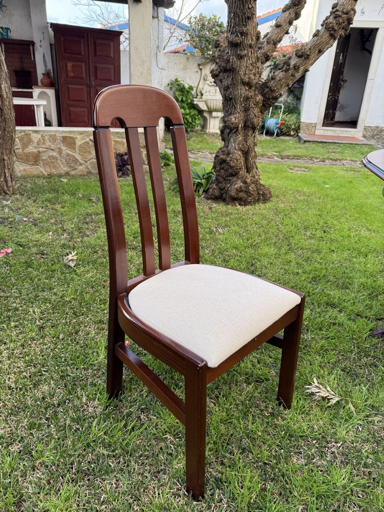 Mesa Redonda em Madeira
