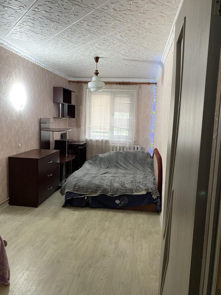 Продам 3-х кімнатну квартиру район Варус