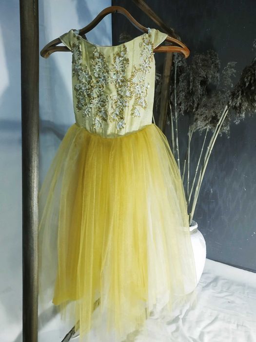 Шикарное платье на девочку для праздников и утренников