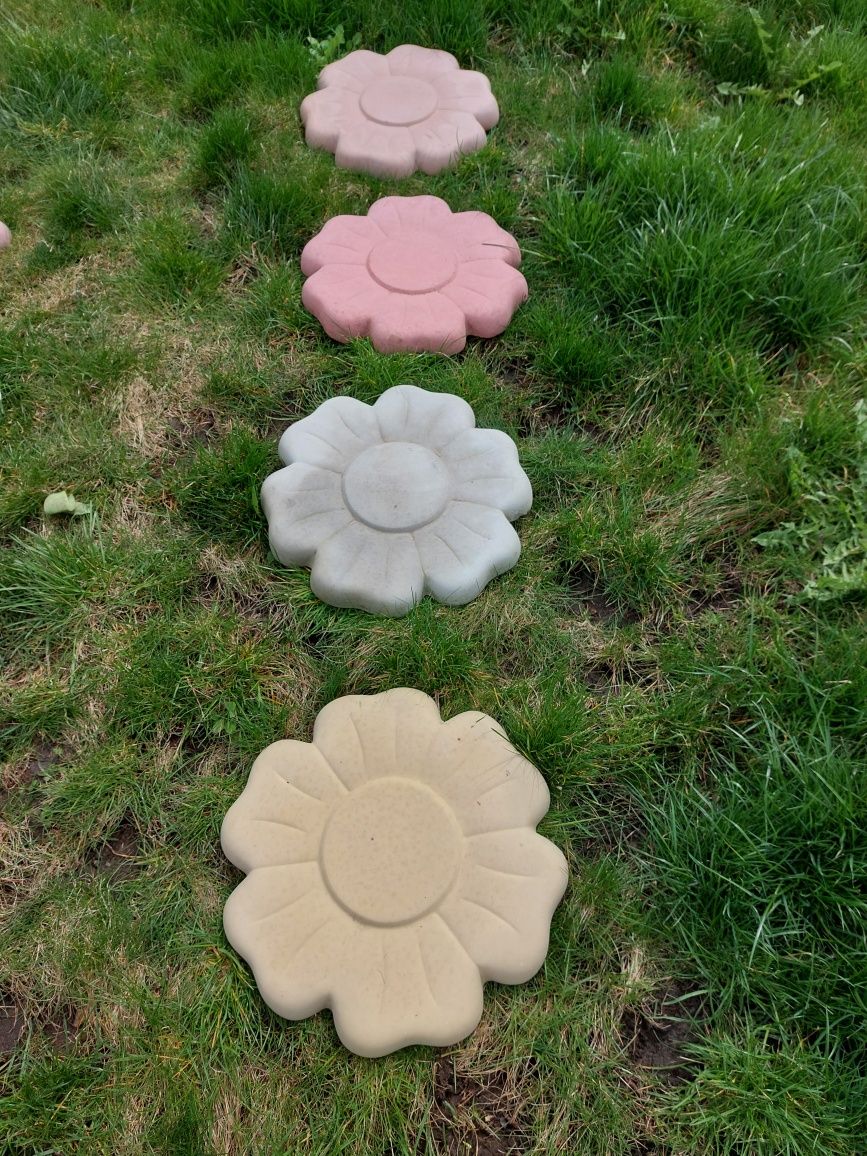 Бетонні квіти на доріжку  квітники ,плитка,декор саду квітника за 1шт