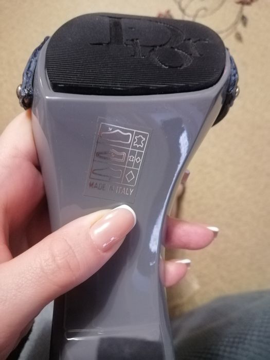 Босоніжки жіночі