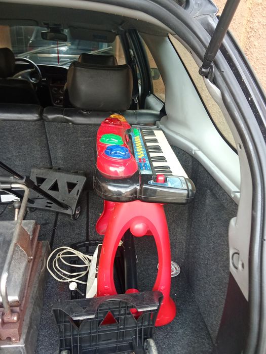 Vendo um piano de criança