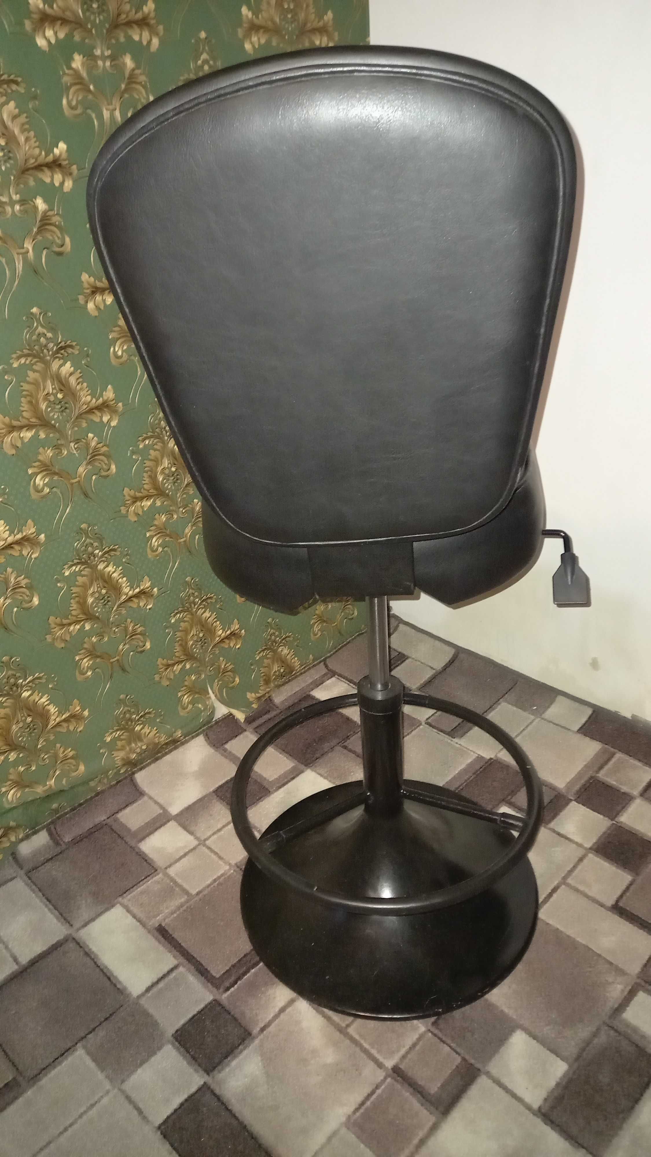 Барный стул / барное кресло