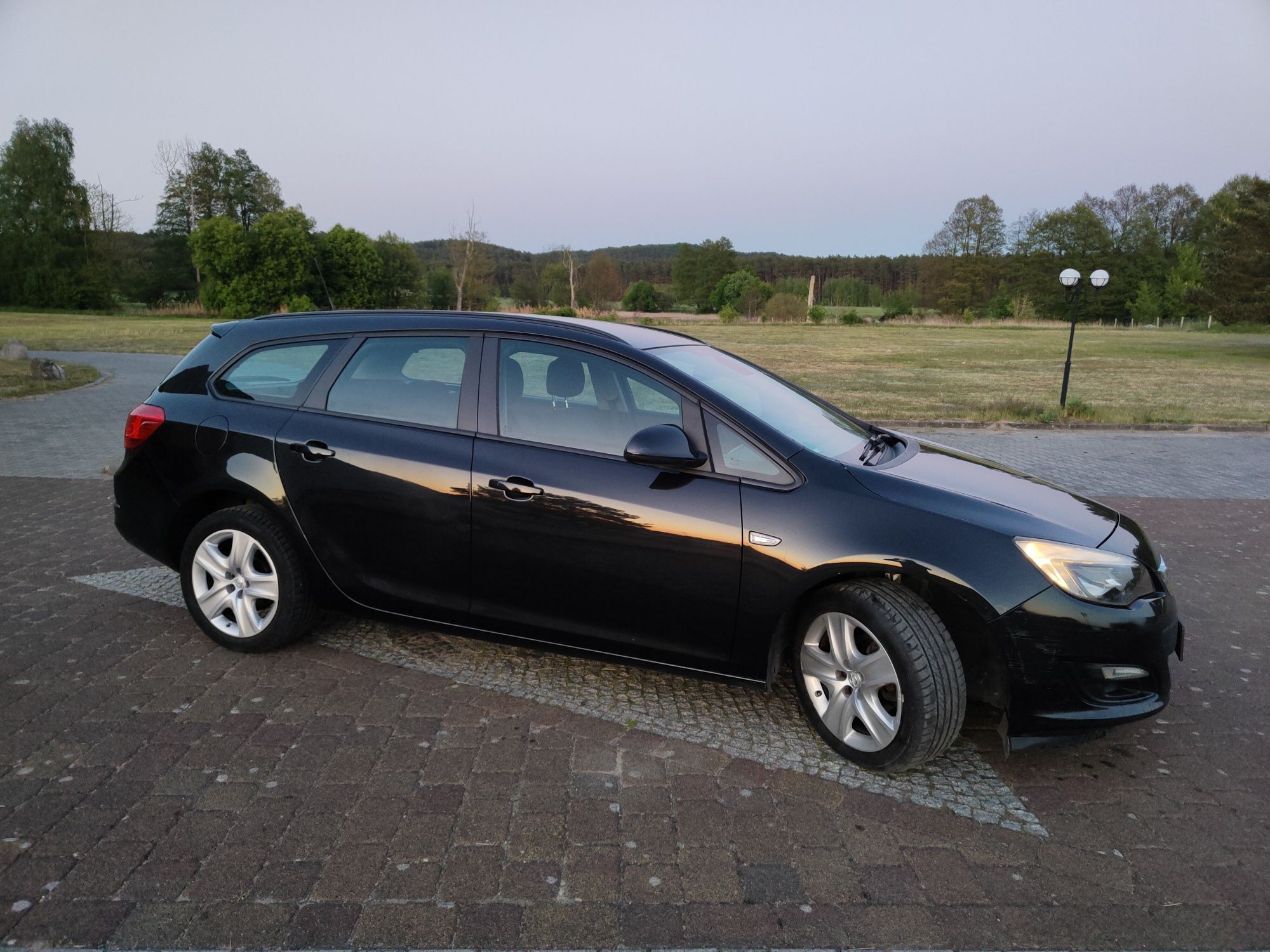 Opel Astra J LIFT 1.4T świeżo sprowadzona z Niemiec super cena