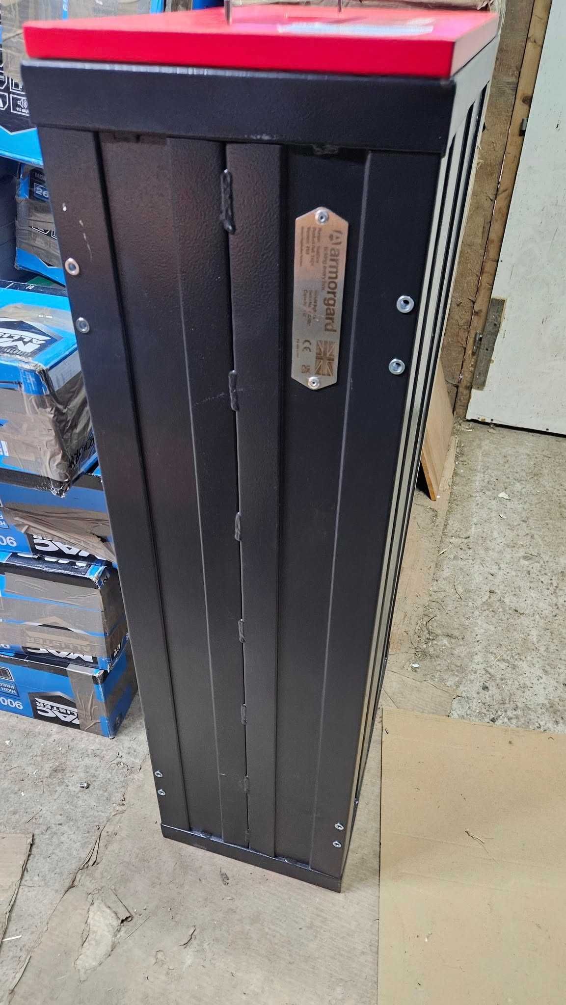 Skrzynia stalowa Armorgard TrekDror TKD1 490 x 1105 x 300mm