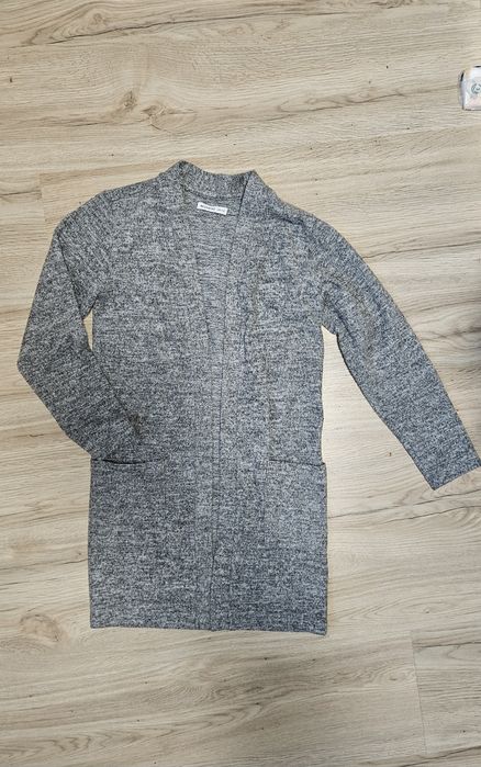 Dwie szare narzutki sweterki 134/140