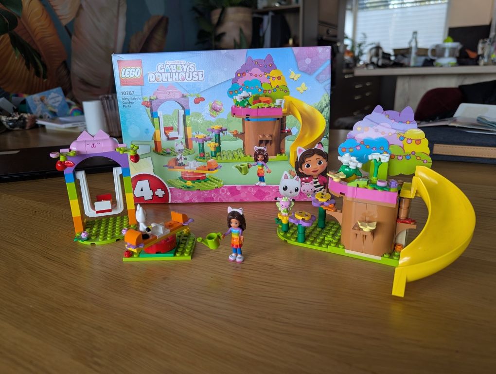 Lego 10787 Gabybby's House 
Przyjęcie w ogrodzie