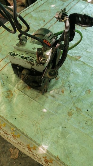 Блок ABS на Мазду 626 ge 1996 року .