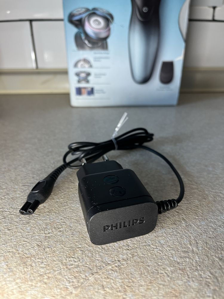 Зарядний пристрій Philips для бритв/тримерів/машинки для стрижки