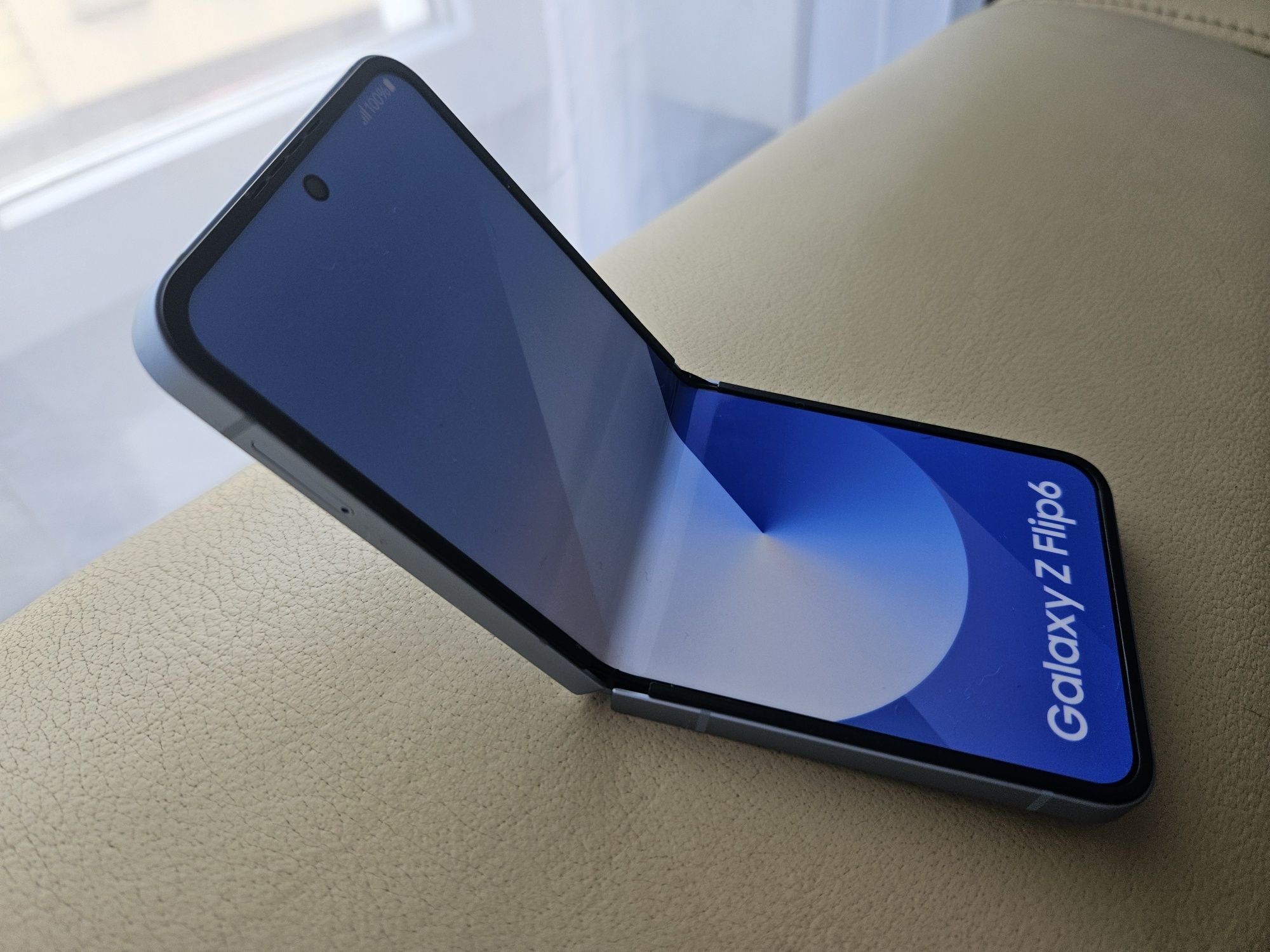 Atrapa telefonu Samsung Galaxy Flip 6