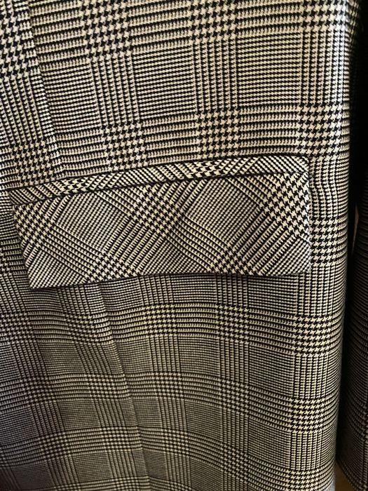 Жіночий брючний костюм