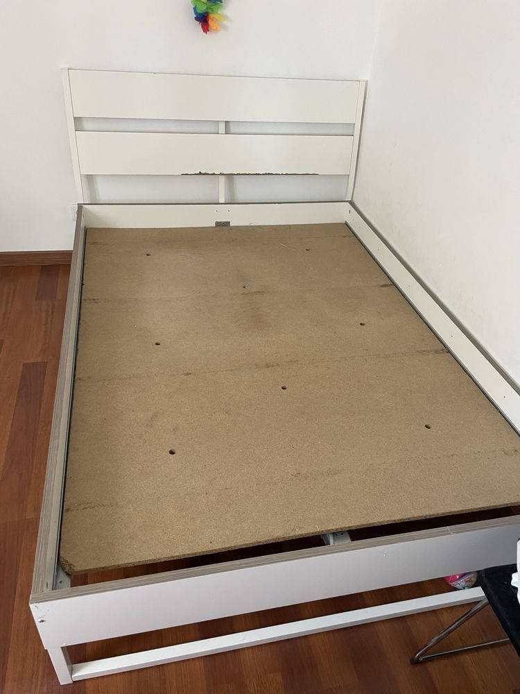 Cama de casal sem colchão
