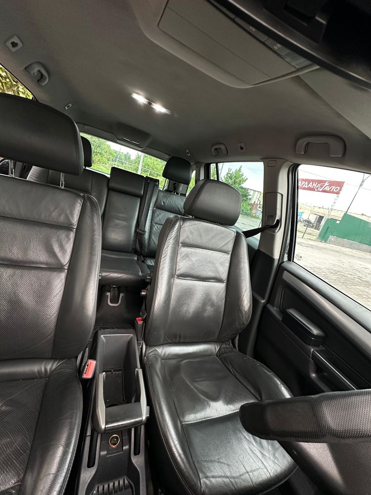Чорний Opel Zafira 2006