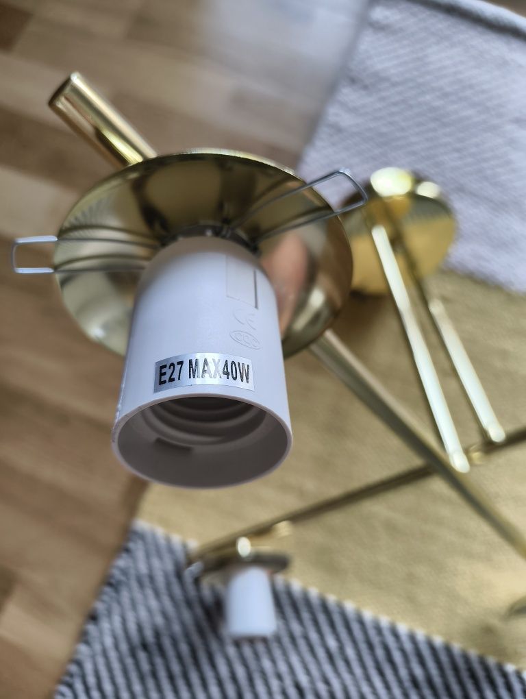 Piękna wisząca sufitowa złota lampa