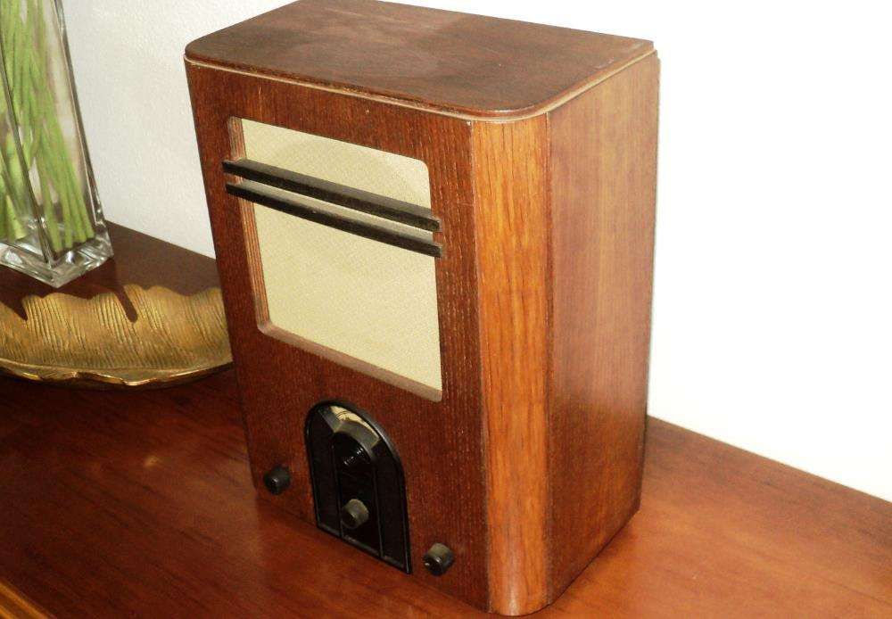 Radio antigo de madeira dos anos 70-80 - a tocar bem