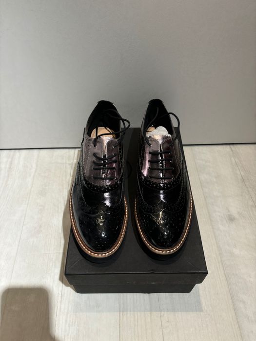 Туфлі унісекс. Натуральна лакована шкіра. Нові. Італія. Giardini