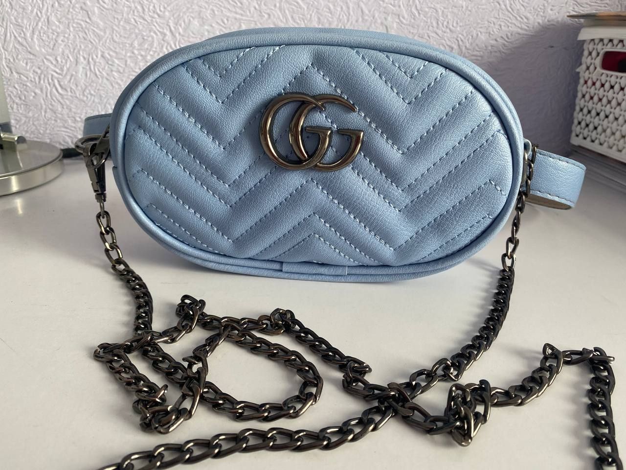Сумочка Gucci, на цепочке и на ремне .