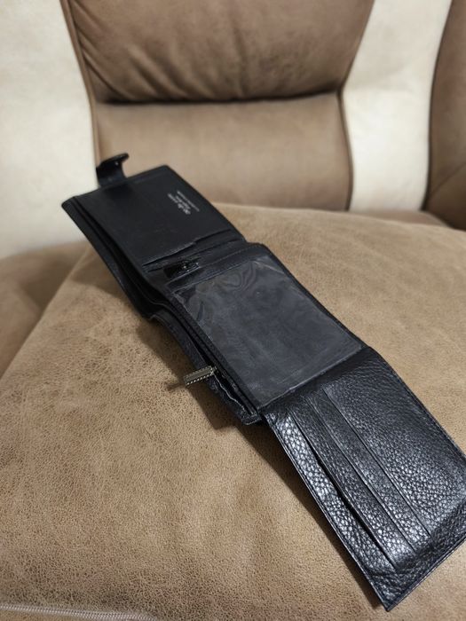 Гаманець чоловічий чорний шкіряний De Esse