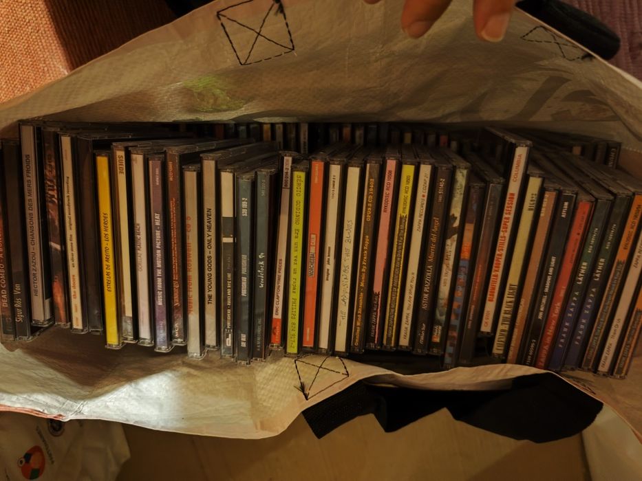 Vendo cerca de 300 CDs