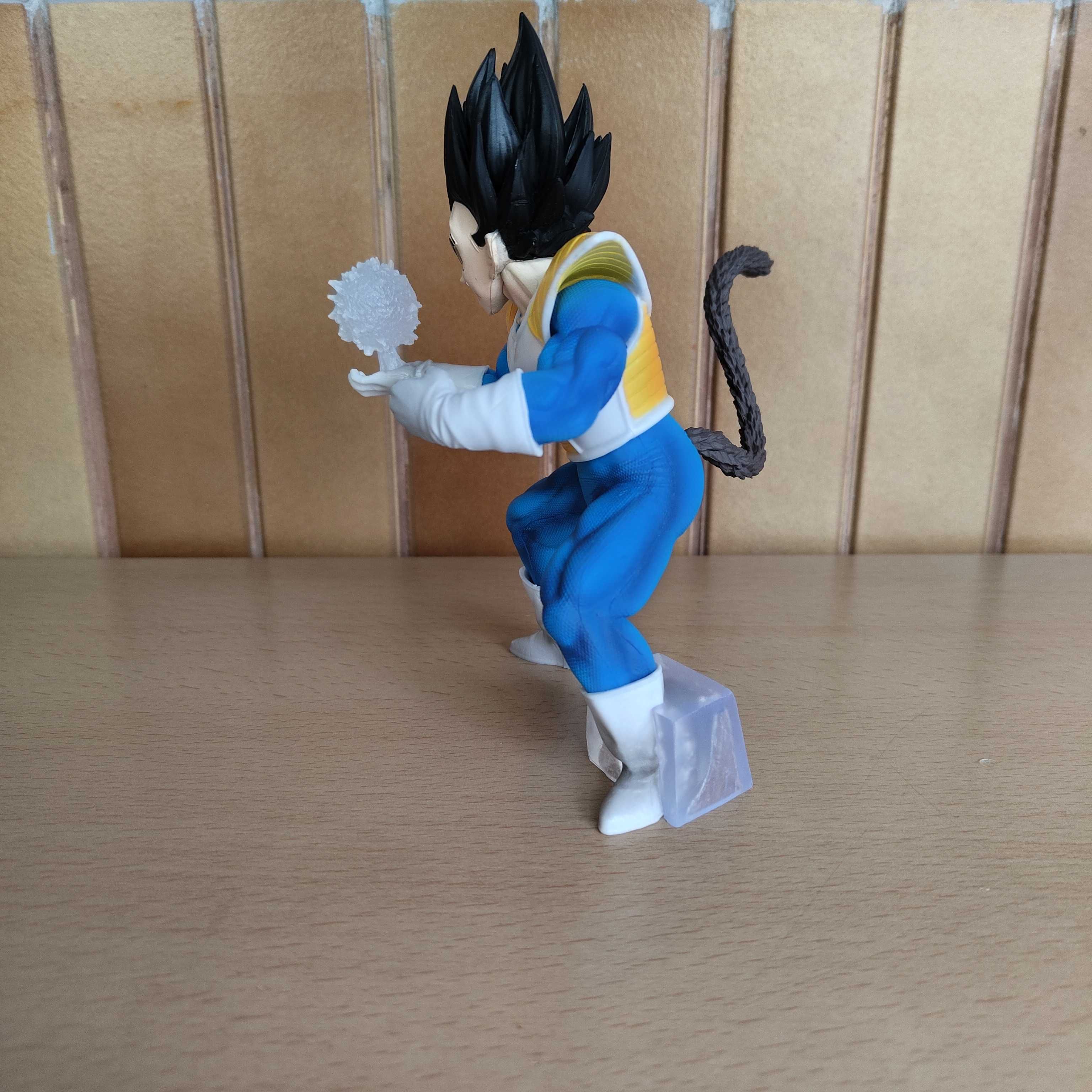 Figura Anime Dragon Ball Vegeta Lua 17cm