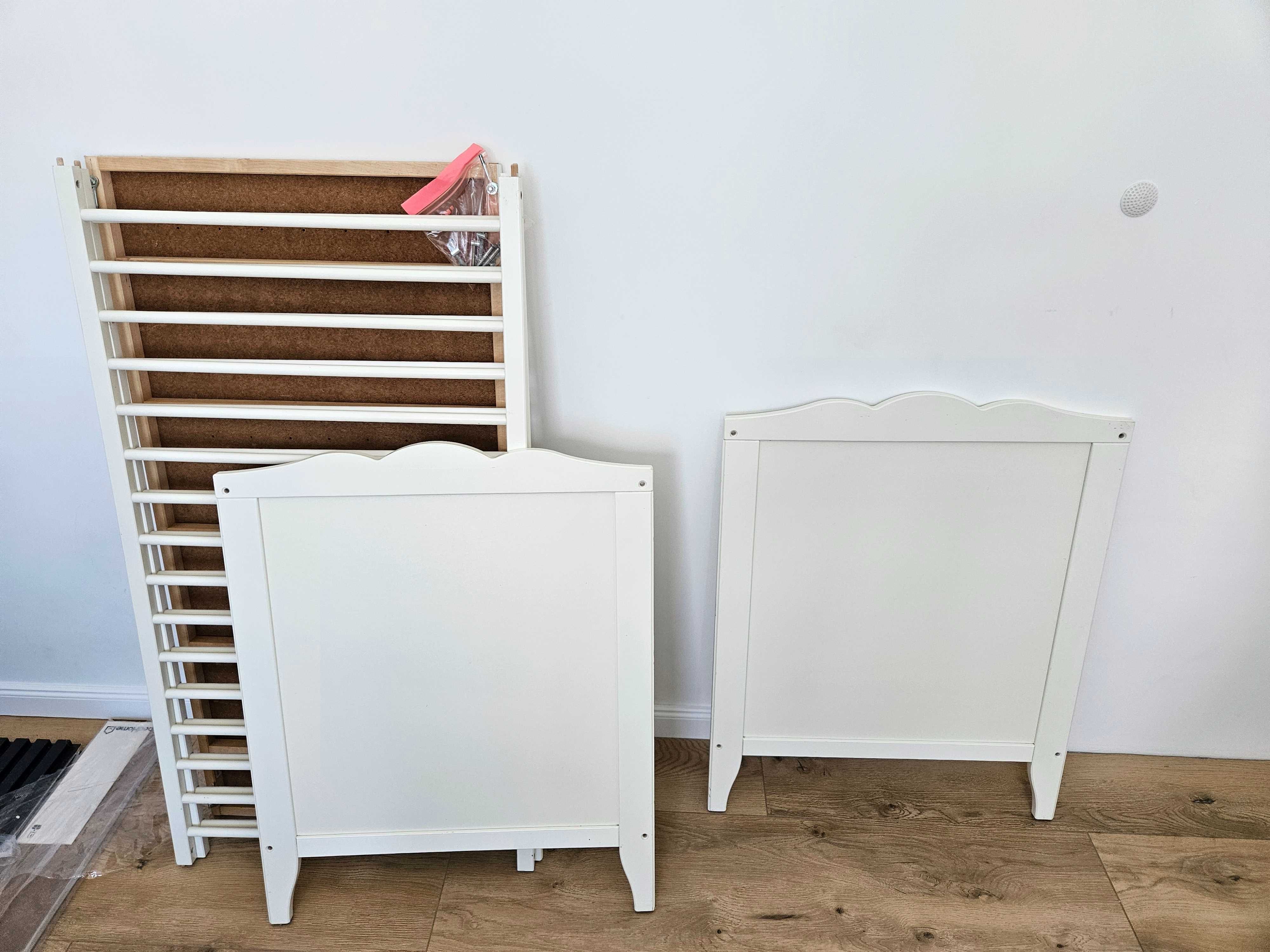 Białe klasyczne łóżko  IKEA SMÅGÖRA 60x120