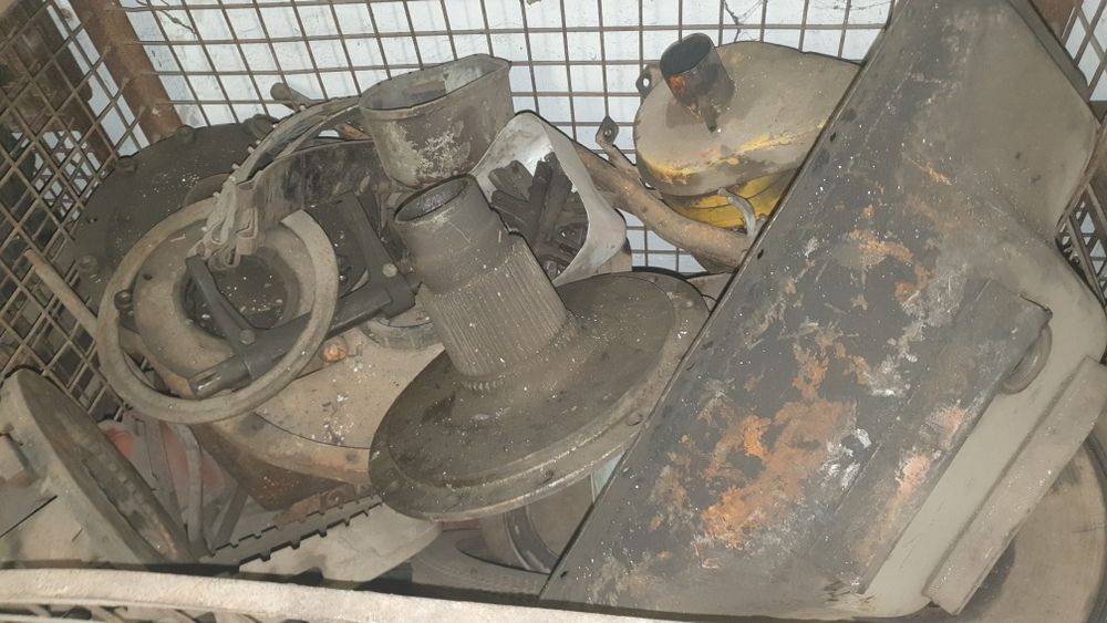 spycharka s651 sprzęgło zwolnice zębatki drzwi rumunek/Części do KM251