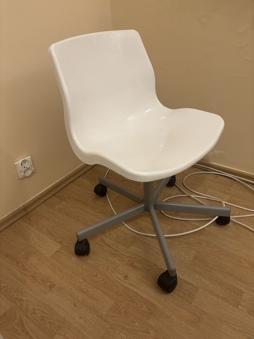 krzeslo IKEA obrotowe biale