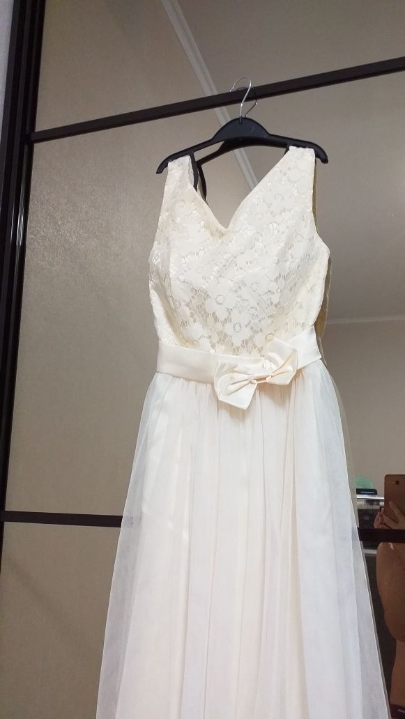 Платье праздничное, свадебное,розмер( S-M) айвори, бежевое, пудра