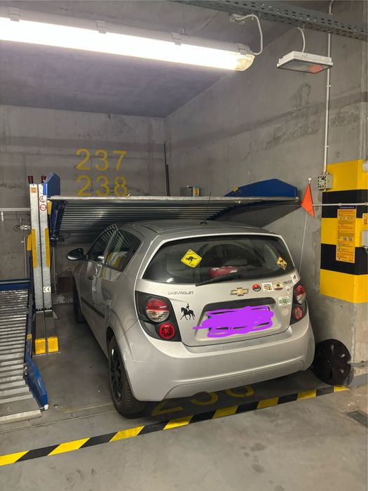 Podwójne miejsce parkingowe w garażu Wilanów