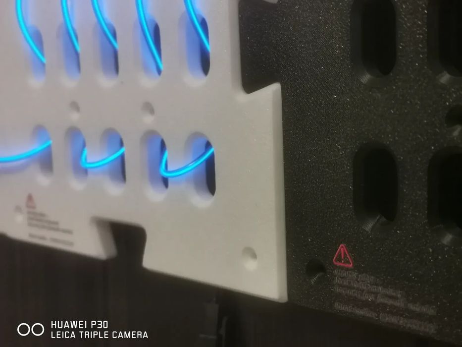 Painel Modular de Perfurações (Pegboard)