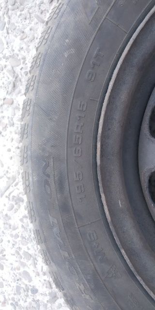 Felgi stalowe z oponami zimowymi 195/65 R15