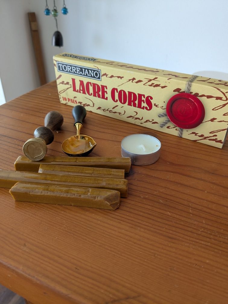 Lacre Cor dourado forma coração