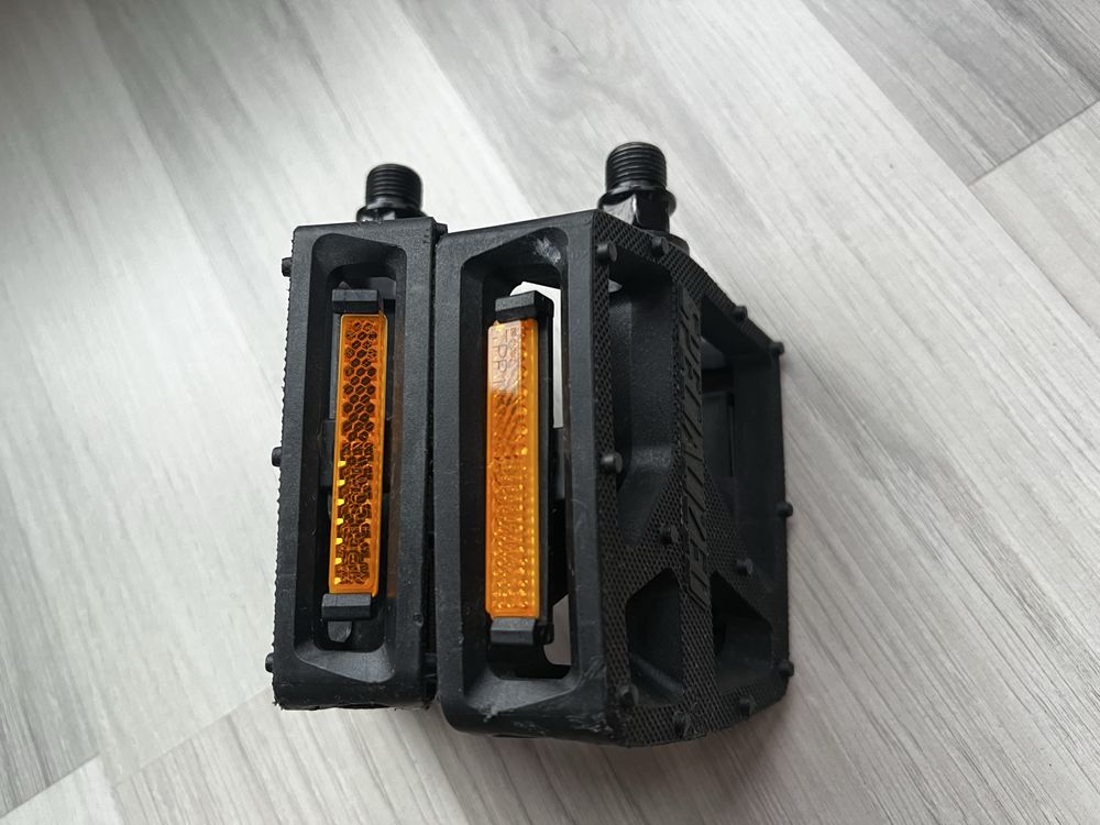 Pedały platformowe Specialized plastikowe