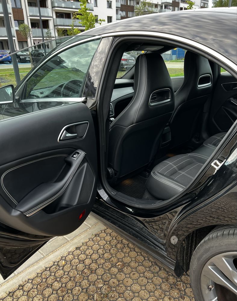 Mercedes-Benz CLA 180 benzyna, manulna skrzynia, bogate wyposażenie