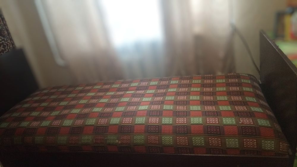 Диван-ліжко бу .