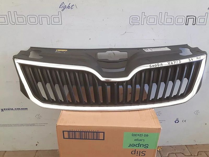 Atrapa grill Skoda Rapid 5jj