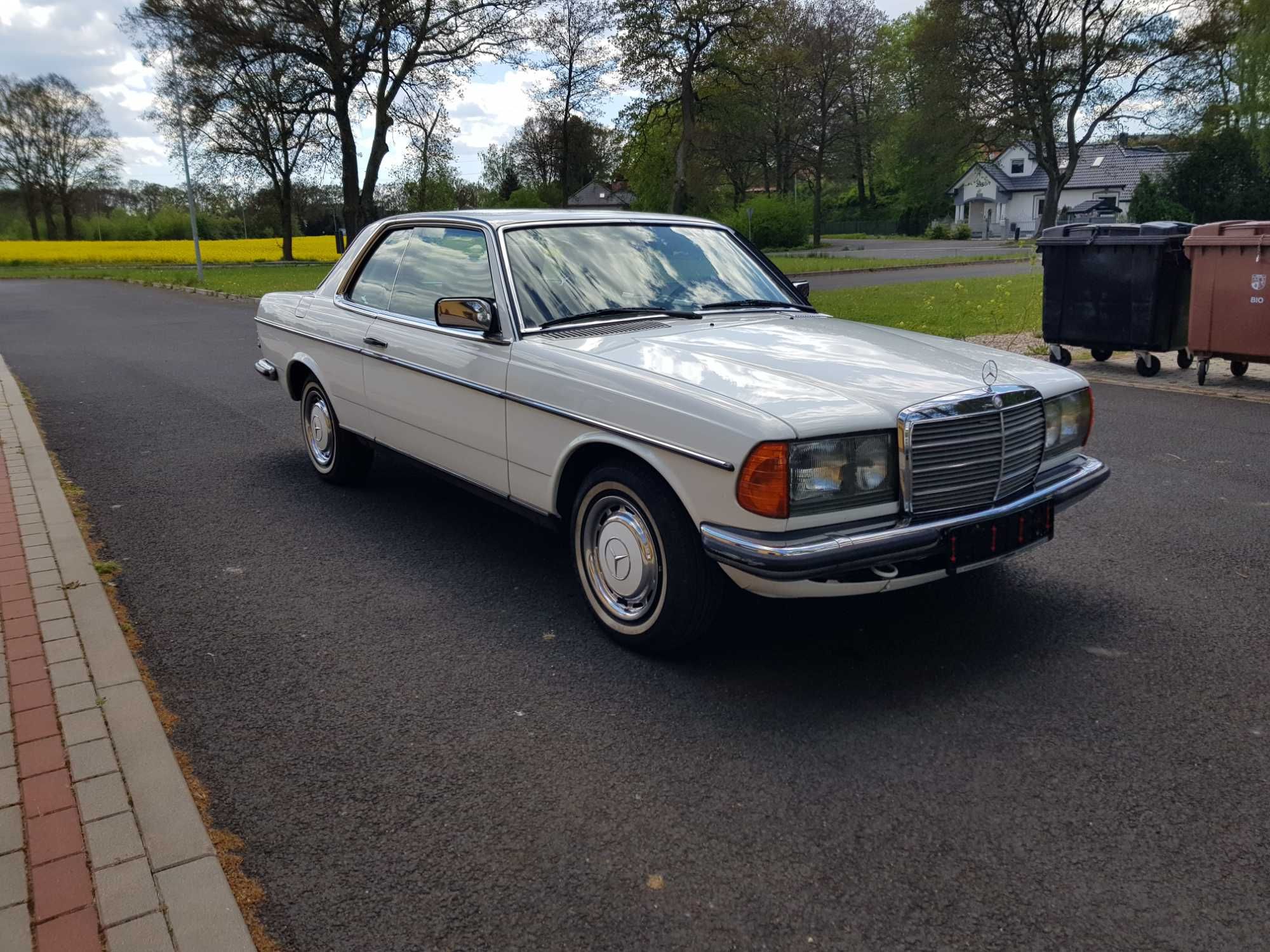 Mercedes W123 230 coupe