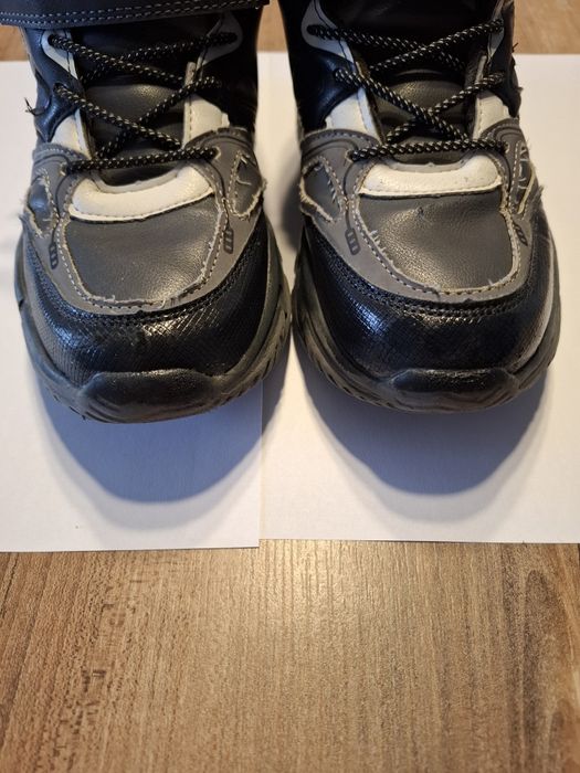 Отдам ботинки р.32