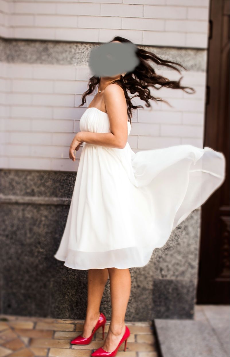 Раскошное свадебное платье (размер S)