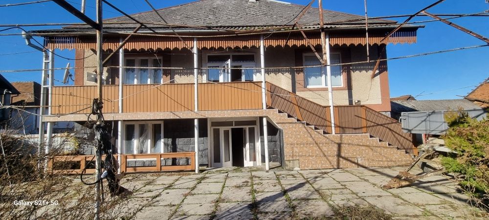 Будинок в Закарпатті, будинок в селі