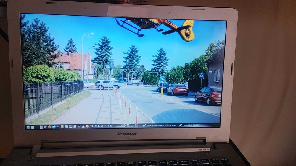 Laptop Lenowo Z51-70 z uszkodzoną dolną obudową