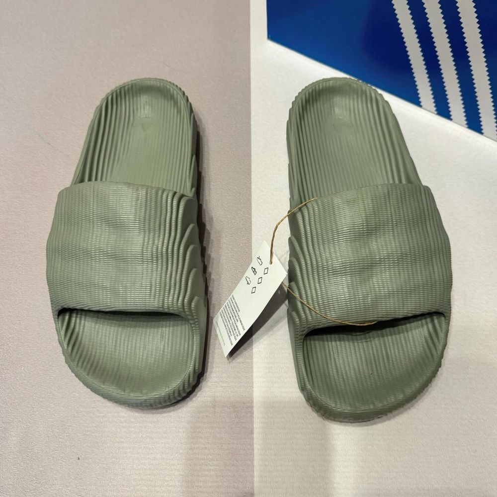 Нові шльопки тапочки Adidas Adilette зелені 4 D 42 розмір