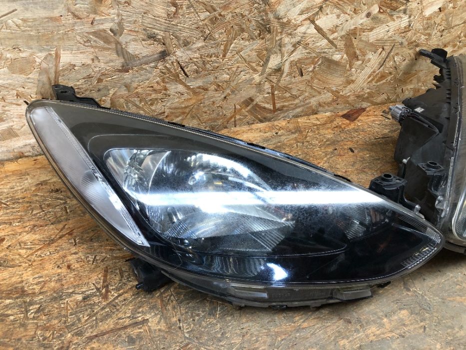 lampa/reflektor przedni lewy prawy Mazda 2