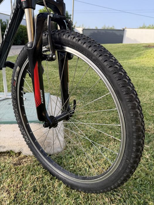 Bicicleta 24’’ specialized.