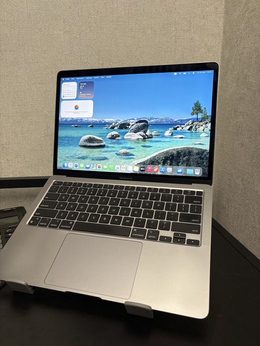 Власний macbook air 2020 на М1, 256 гб повний комплект