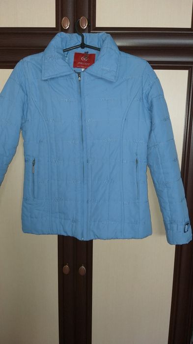 Курточки, демесезонная и джинсовые размер 44 и 48, обхват по груди  90