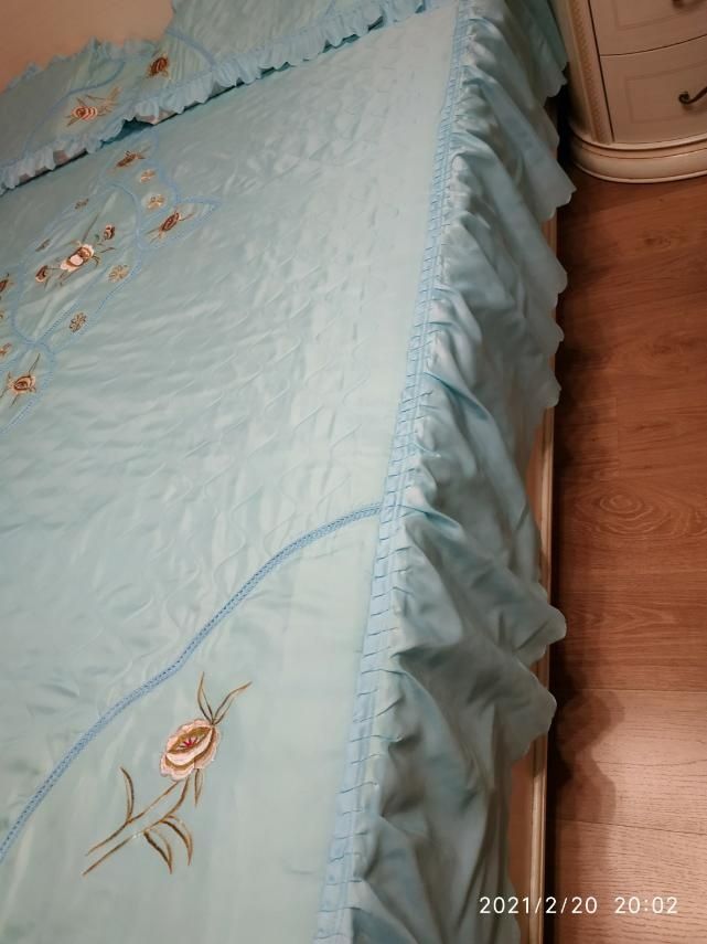 Новое покрывало на кровать .