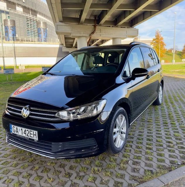 Volkswagen Touran Sprzedam VW Touran 2018r, Salon Polska
